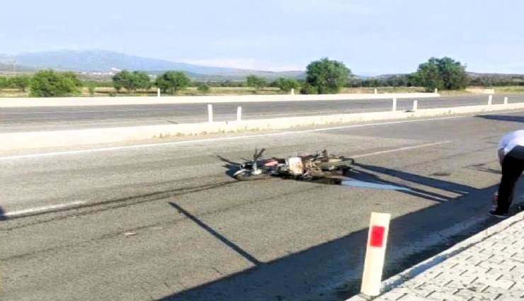 Denizli'de otomobilin çarptığı motosiklet sürücüsü hayatını kaybetti