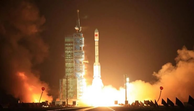 Çin'in keşif aracı, Ay yörüngesine girdi