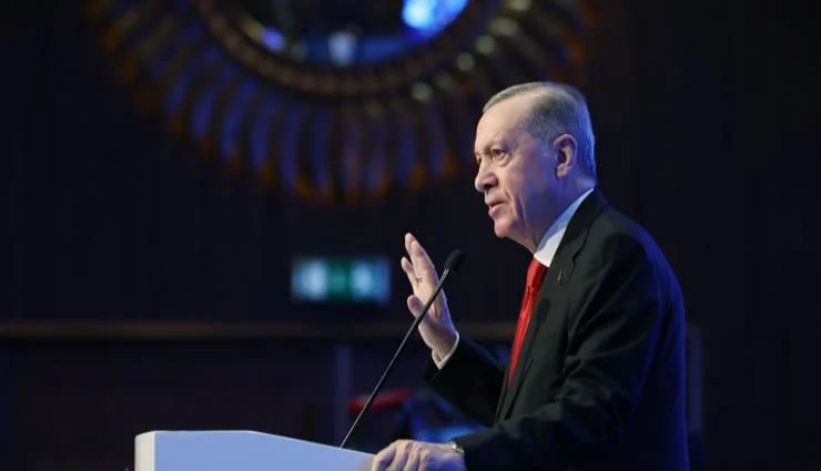 Erdoğan: İşinden atılan rektörleri, konuşturulmayan öğrencileri gördük