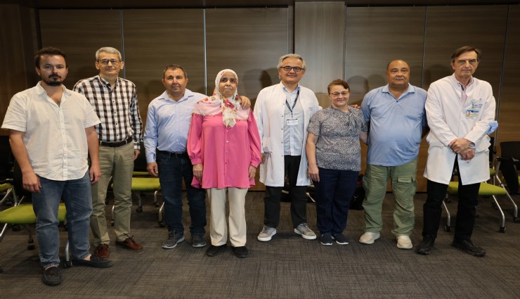 İzmir'de iki aile çapraz böbrek nakliyle hayata yeniden başladı