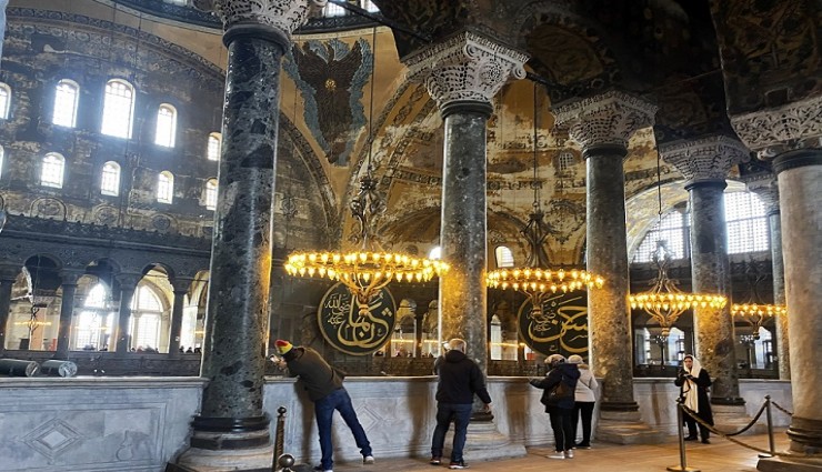 Ayasofya Kebir Camii Şerifi'nde yeni düzenleme: Girişler ayrıldı, turistler ücret ödemeye başladı
