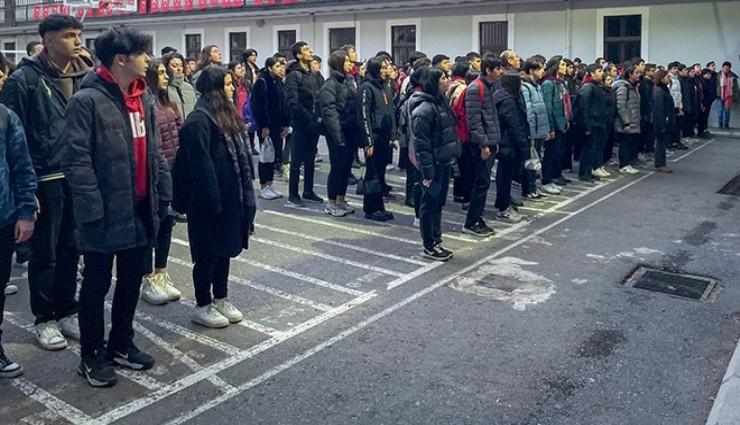 İzmir'de okullar yasla açıldı