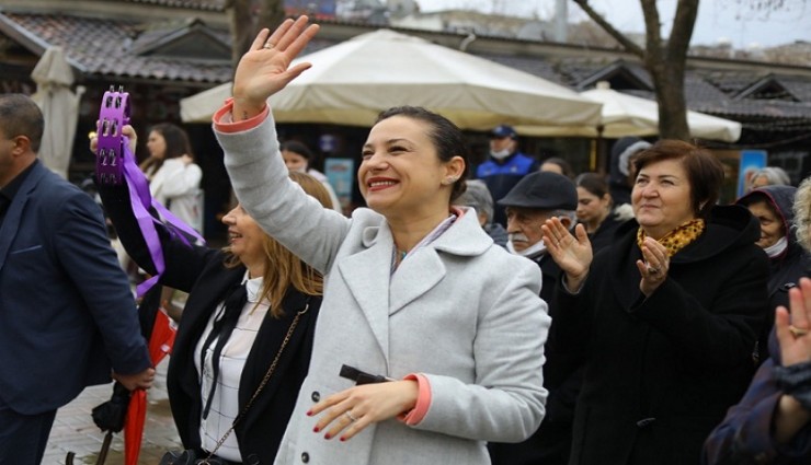 Yeniden aday olan Sengel’den ilk mesaj: 1 Nisan sabahında İzmir’imizin tüm dağlarındaki çiçekler yeniden filizlenecek