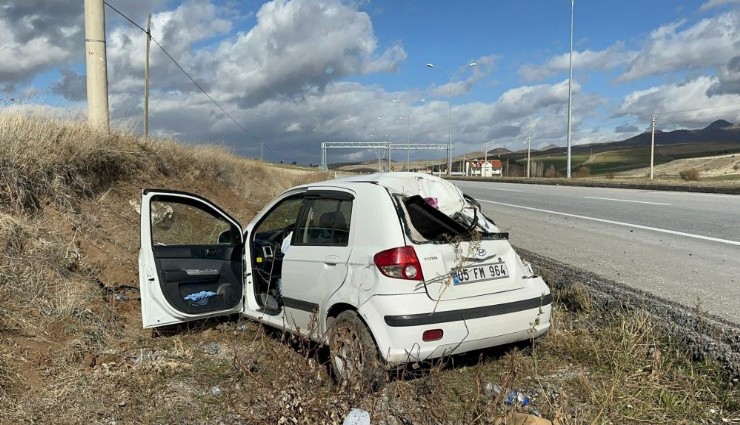 Yolda uçan poşet kazaya neden oldu, 3 yaralı