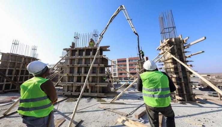 Yüksekten düşen inşaat işçisi hayatını kaybetti