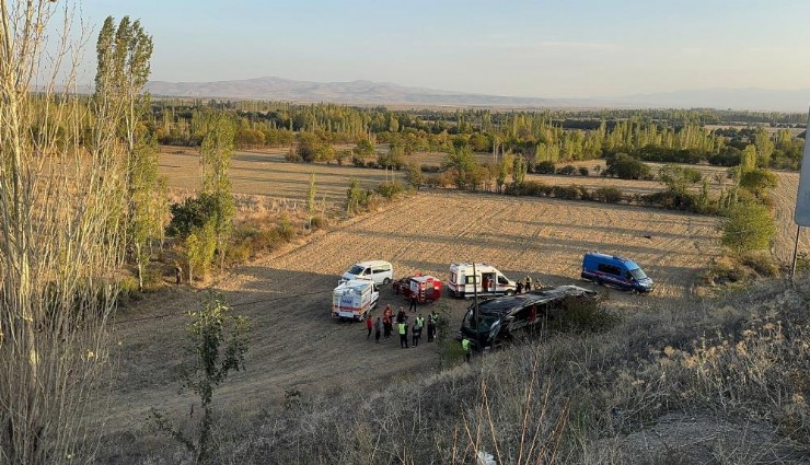 Afyonkarahisar'da yolcu otobüsü devrildi: 21 yaralı