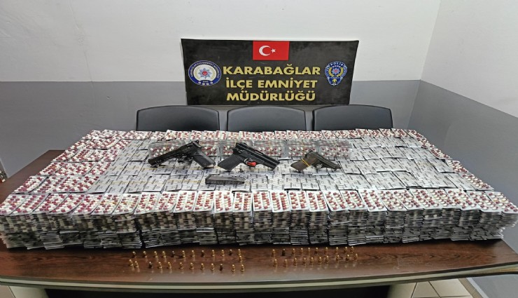 Baba-oğul zehir taciri, bir araba dolusu uyuşturucu hapla yakalandı