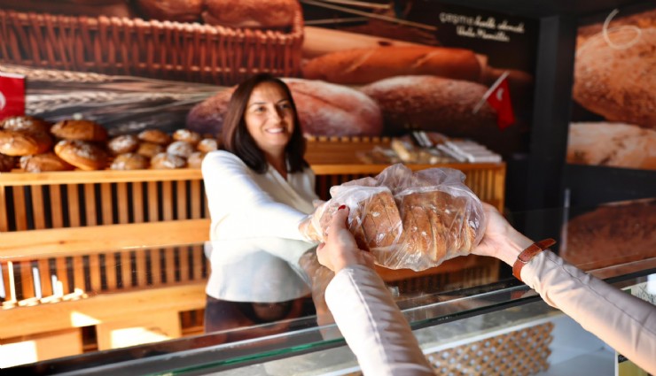 Çeşme Halk Ekmek Fırını yenilenen makine ağı ile günde 6 bin ekmek üretiyor