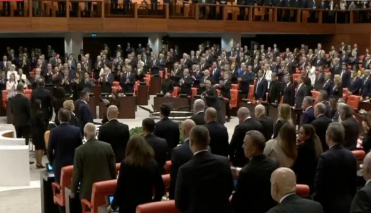 CHP TBMM'nin açılış töreninde Erdoğan'ı ayakta karşıladı