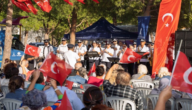 Cumhuriyet coşkusu Aliağa'dan yükseldi