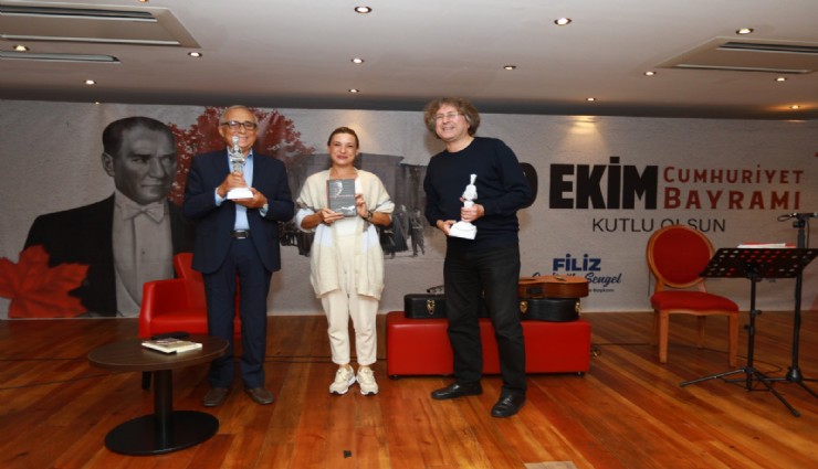 Cumhuriyet’in Aydınlığı mısralarla melodileri buluşturdu