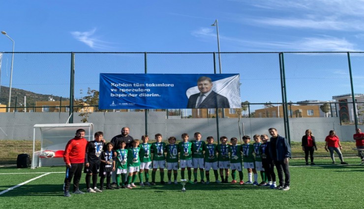 Cumhuriyet Kupası dostluk içinde tamamlandı: Turnuvanın şampiyonu Urla Belediyespor