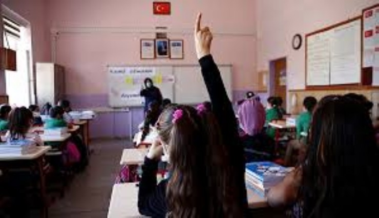Depremin ardından Malatya ve Elazığ'da okullar tatil edildi