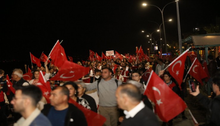 Güzelbahçe’de 101. Yıl coşkusu; ‘Sen Cumhuriyet’ tiyatro Oyunu Sergilendi