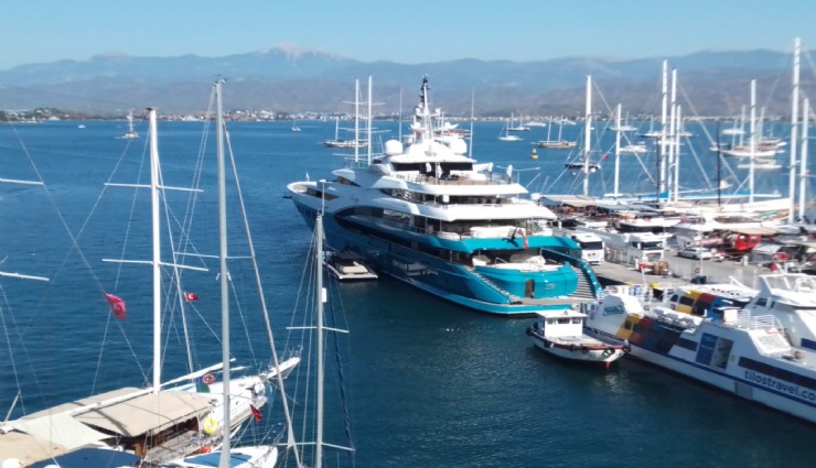 Hintli milyarderin mega yatı, Fethiye’de 260 ton yakıt aldı