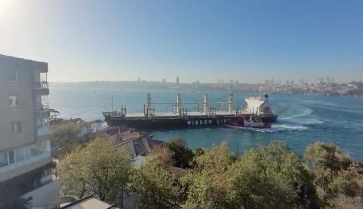 İstanbul Boğazı’nda yürekler ağıza geldi:  2 yük gemisi çarpıştı