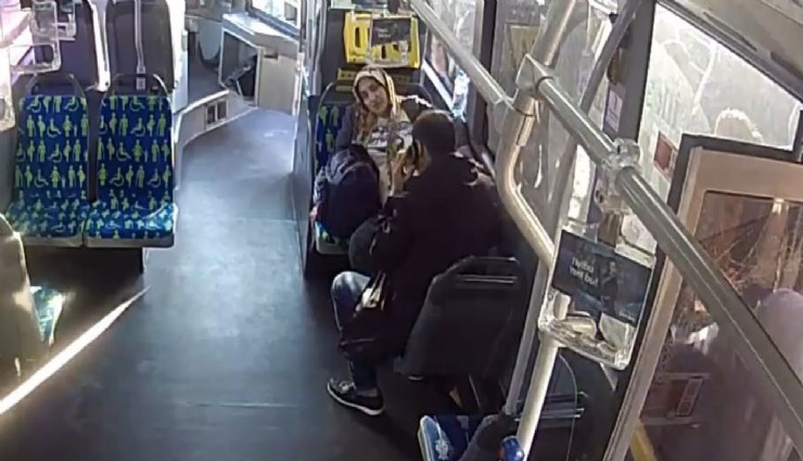 İstanbul'da ilginç olay: Hamile kadın metrobüste doğum yaptı