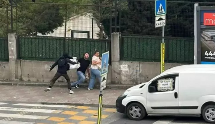 İstanbul'da korkunç olay:  Bir şahıs yolda yürüyen 3 kişiyi bıçakladı