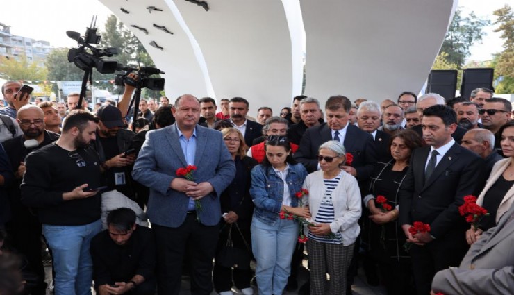 İzmir'de 30 Ekim depreminde hayatını kaybeden vatandaşlara duygu dolu anma