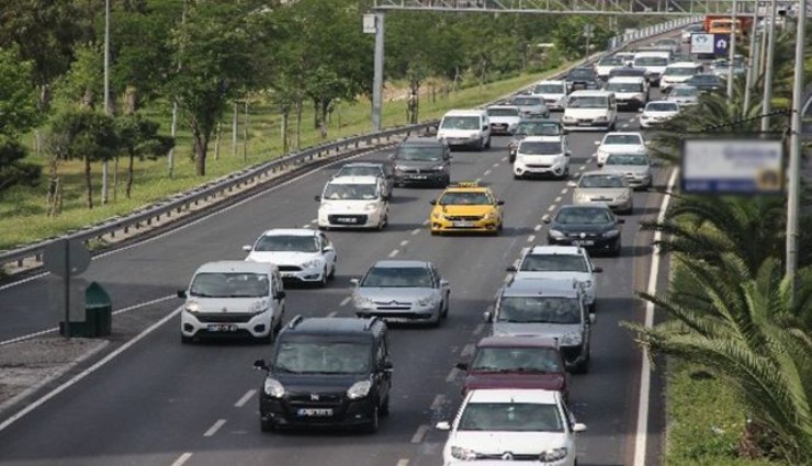 İzmir'de trafiğe kayıtlı araç sayısı geçen yıla göre yüzde 8,6 azaldı
