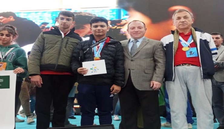 Kütahyalı öğrenci robot yarışmasında dünya şampiyonu oldu