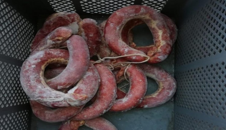 Manisa'da gıda denetimi: Kilolarca bozuk ürün ele geçirildi