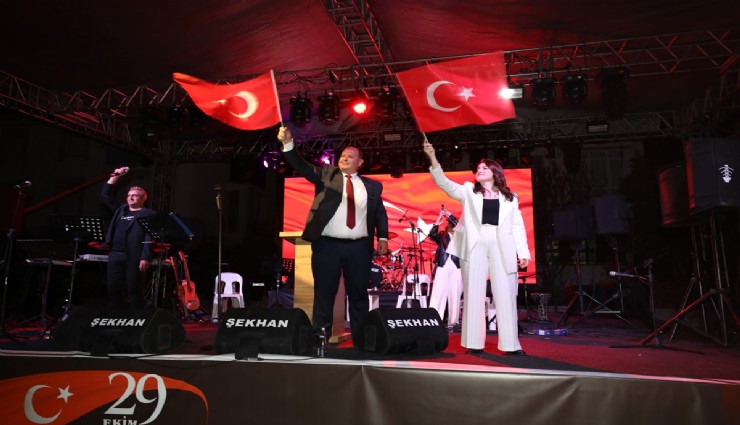 Menderes'te Cumhuriyet coşusuna akın ettiler