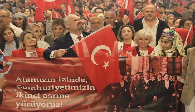 Menemen'de binler, Cumhuriyet aşkıyla yürüdü