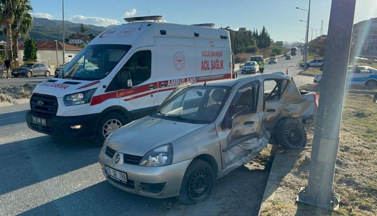 Söke'de iki araç çarpıştı: 1 can kaybı, 3 yaralı