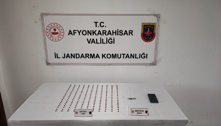 Zehir taciri İzmir'den getirdiği hapları satamadan jandarmaya yakalandı