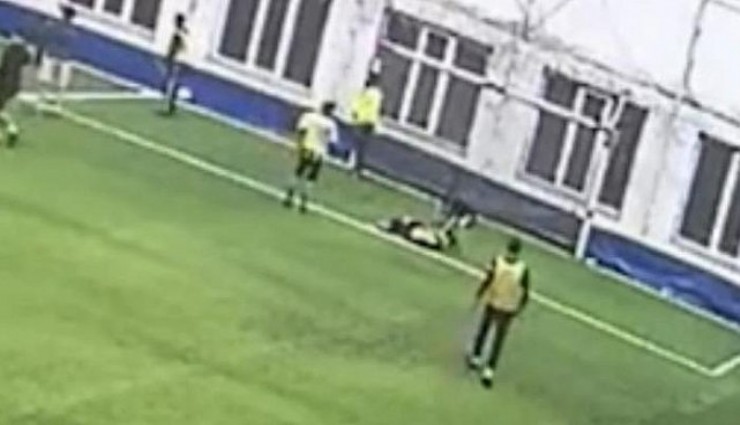 18 yaşındaki genç, futbol oynarken kalp krizi geçirerek yaşamını yitirdi