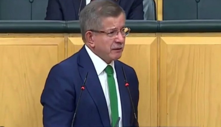 Ahmet Davutoğlu kürsüde hüngür hüngür ağladı