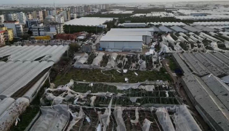 Antalya'da hortum felaketi: Evler ve seralar zarar gördü
