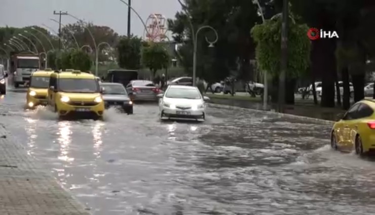 Antalya’da ünlü turizm merkezi sular altında