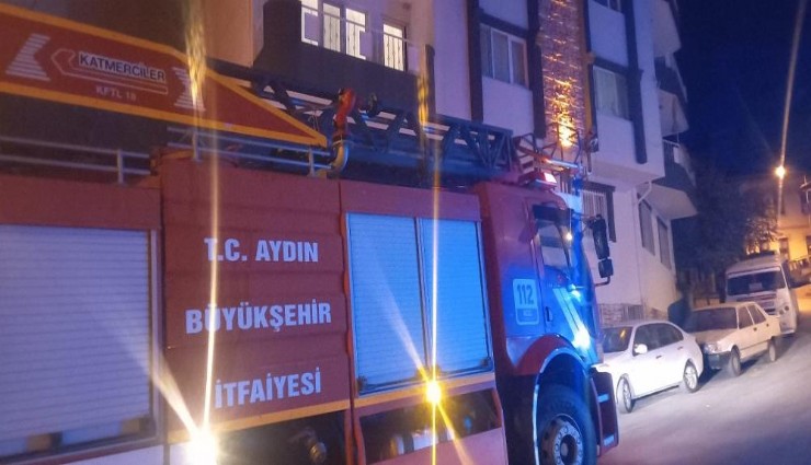 Aydın'da gece yarısı panik anları: Kızları kapıyı açmayınca mahalle ayağa kalktı, itfaiye eve girdi