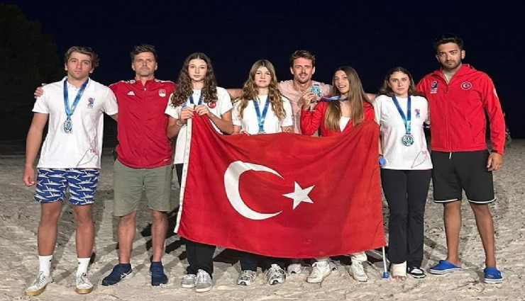 Ayvalıklı gençlerden milli gurur