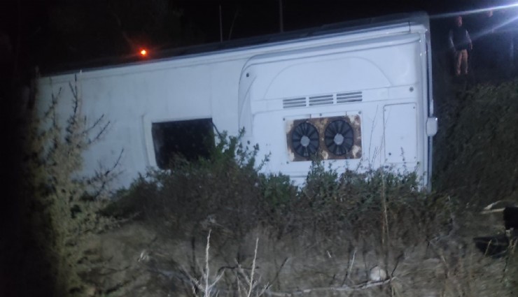 Bodrum'da korkunç kaza: Minibüs yol kenarına devrildi