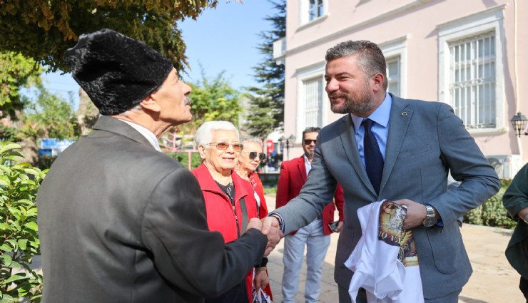 Buca Belediye Başkanı Görkem Duman, ikinci bahar yaşayan çiftlerin heyecanına ortak oldu