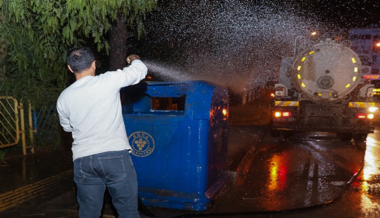 Buca’da temizlik çalışmaları aralıksız sürüyor