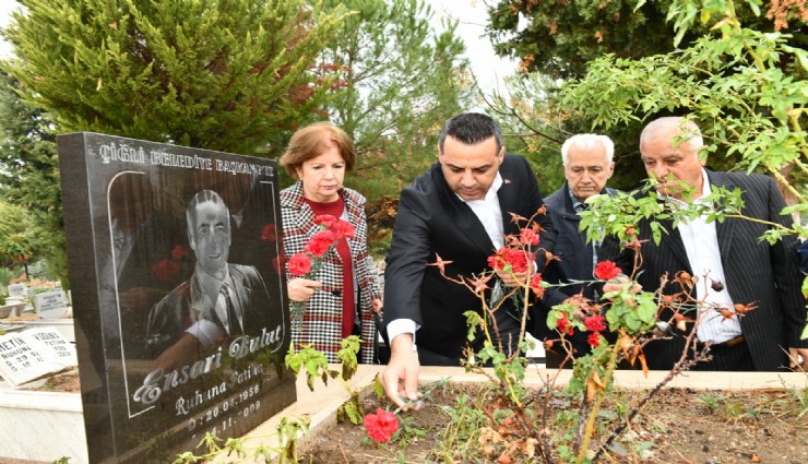 Çiğli Belediyesi Önceki Dönem Belediye Başkanı Ensari Bulut, mezarı başında anıldı