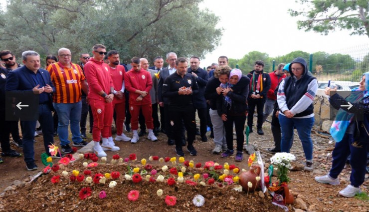 Galatasaray yönetimi ve futbolculardan  Yiğit Kurt'un mezarını ziyaret