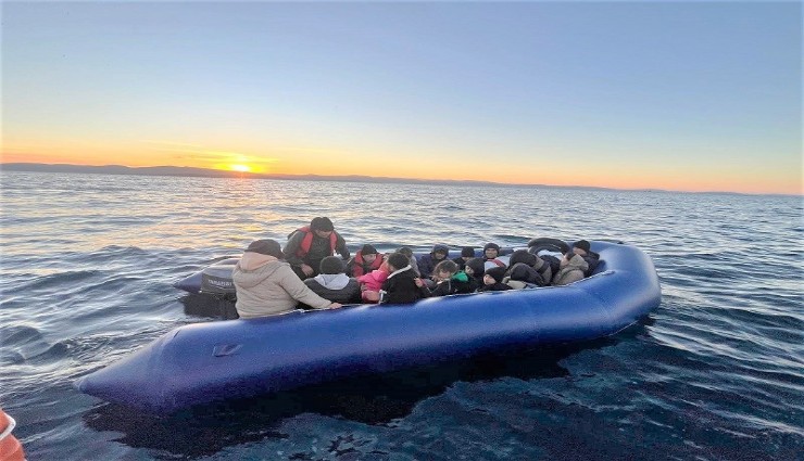 İzmir açıklarında kaçak göçmen yoğunluğu: 47 çocuk ve 63 yetişkin kurtarıldı