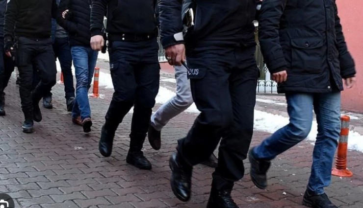 İzmir merkezli FETÖ'nün TSK yapılanmasına operasyon:  22 kişiye gözaltı