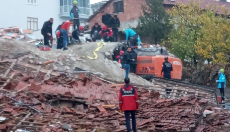Malatya'da kepçe operatörü enkaz altında kaldı