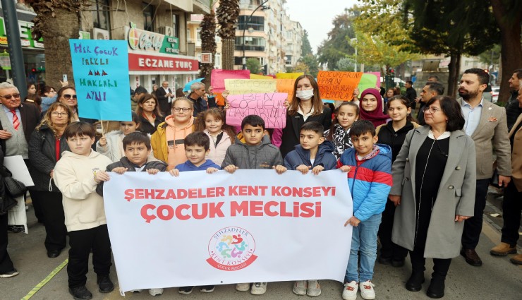 Manisa’da çocuklar hakları için yürüdü