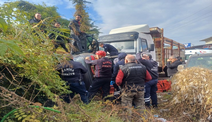 Manisa'da kontrolden çıkan otomobil refüjden aşağıya uçtu: 1 yaralı