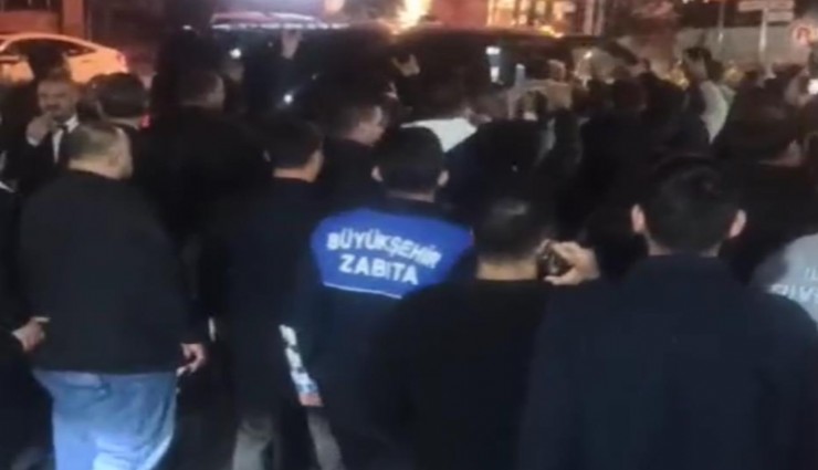 Manisa meclis toplantısı sonrası arbede: CHP'liler ve MHP'liler birbirine girdi