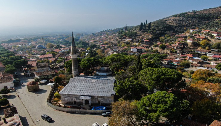 Ödemiş'teki  712 yıllık Aydınoğlu Mehmet Bey Camisi'nin restorasyonu yarım kaldı