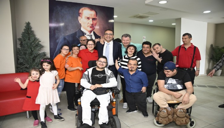 Özel çocuklardan kalp ısıtan tiyatro oyunu