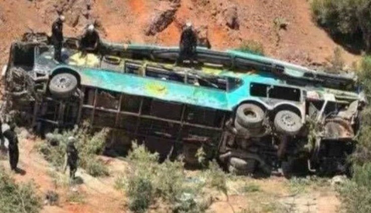 Peru'da minibüs uçuruma yuvarlandı: 10 kişi hayatını kaybetti